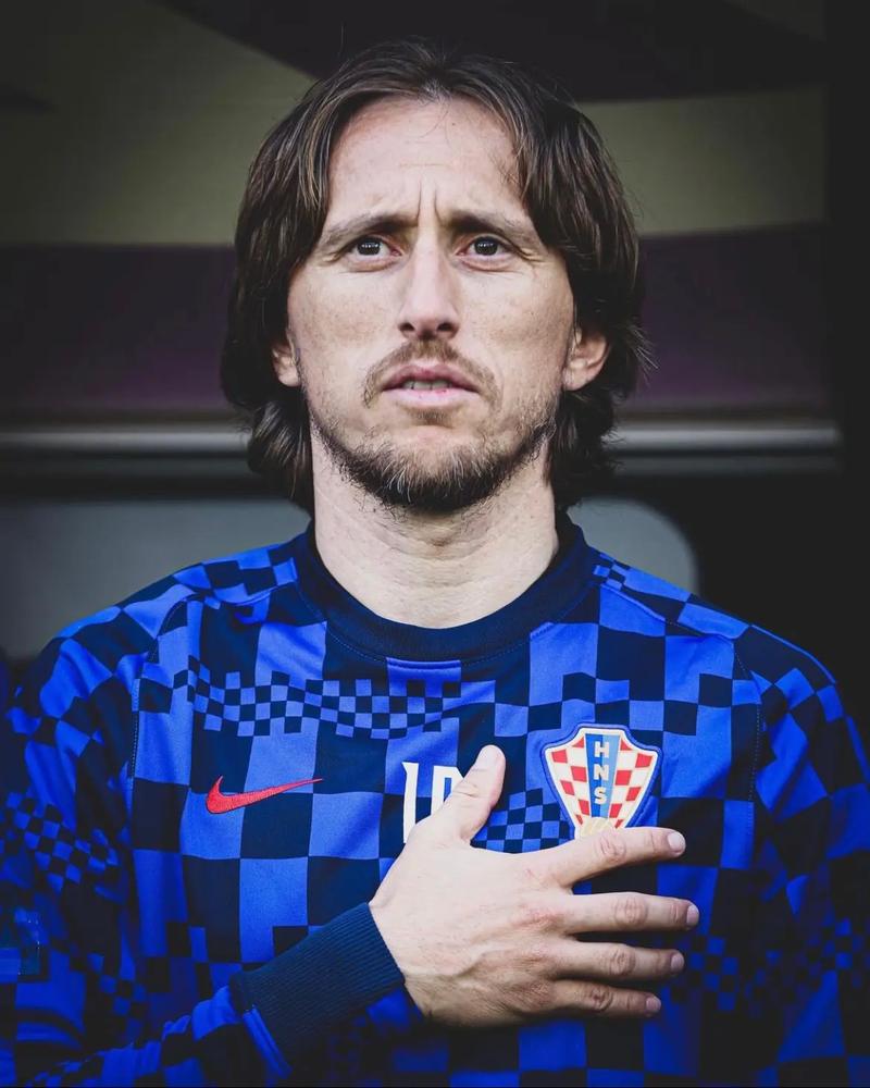 中甲冠军辽宁铁人队在沈阳故宫拍全家福：致敬历史，开启未来