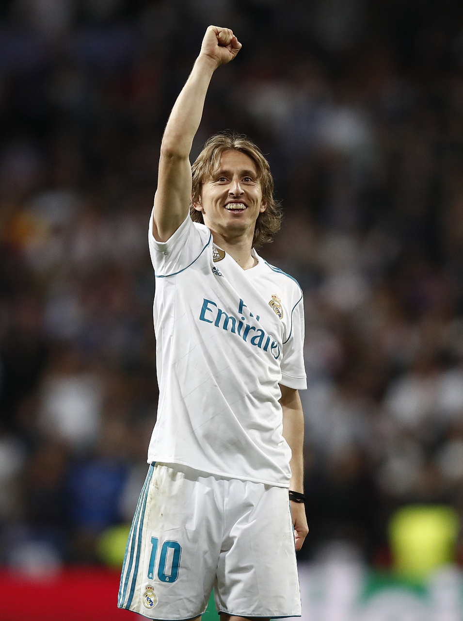 太阳报：B费夺冠面无表情，曼联球迷社媒盛赞他为称职队长