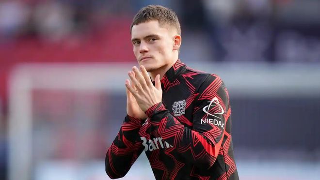 前锋单场两助攻一进球，表现全能